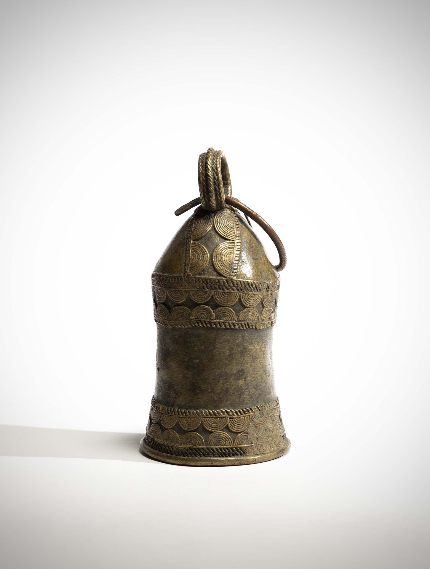 Null Kirdi

( North Cameroon ) Ritual bell made of lost wax bronze richly decora&hellip;