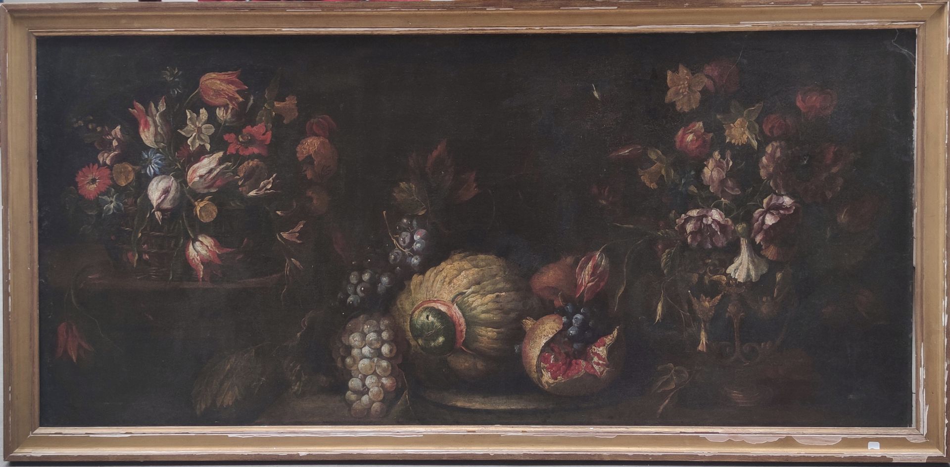 Null 
意大利学校（罗马或那不勒斯） 17世纪中期

花篮，葡萄，西瓜，石榴，和花瓶。

布面油画(重修；有些修复，特别是背景)

高度：60厘米60 - &hellip;