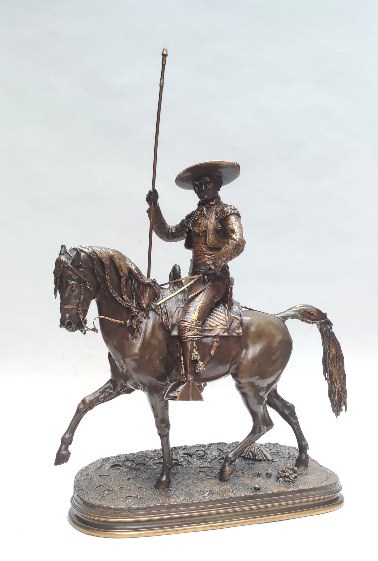 Null 
皮埃尔-儒勒-梅内 (1810-1879)

马背上的皮卡多，1876年

青铜证明，1900年左右铸造，有棕色铜锈 高度：72厘米

(磨损以及对&hellip;