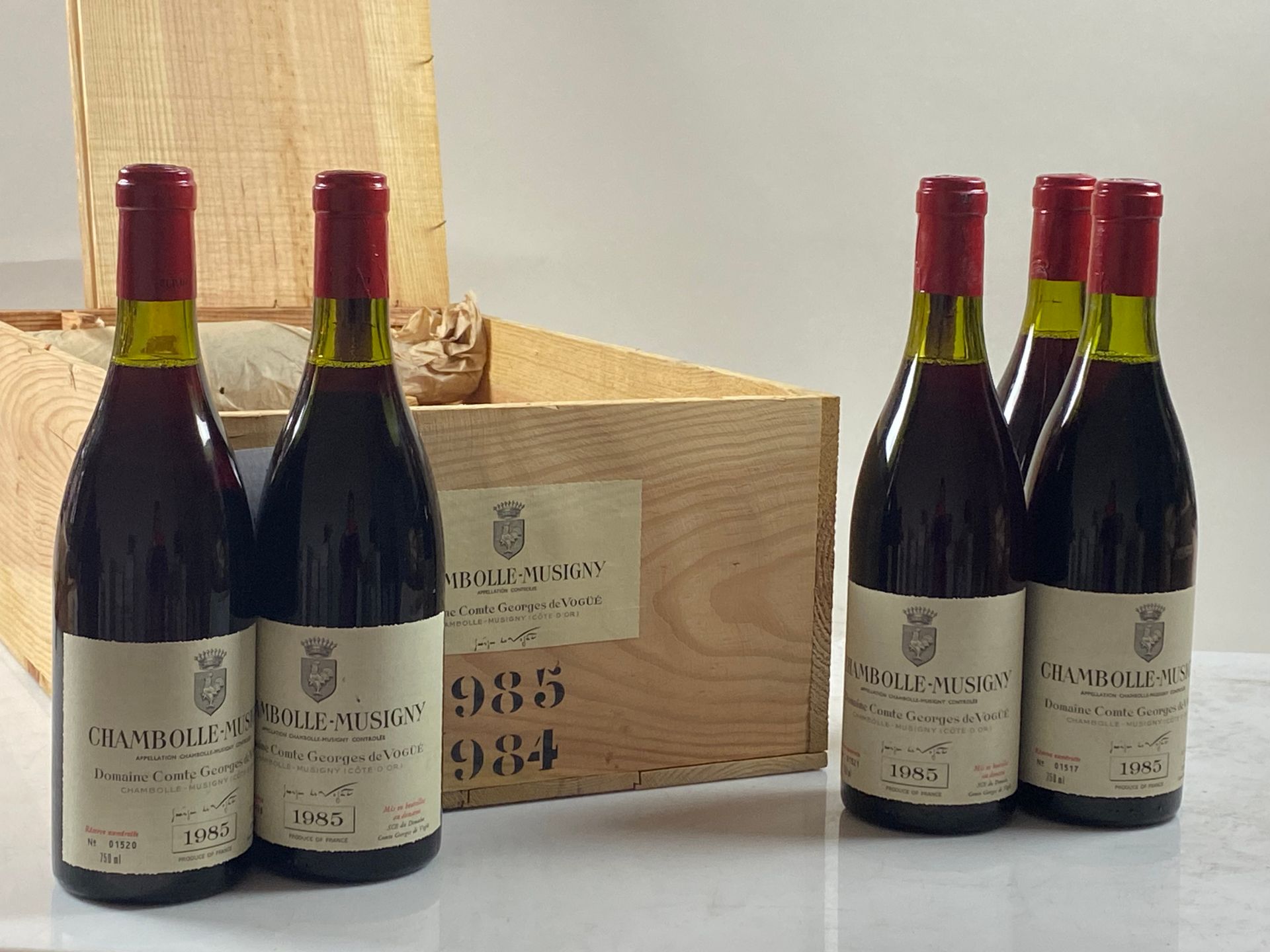 Null 12 bottles Chambolle-Musigny Comte Georges de Vogüe 1984/85 1er C Comte Geo&hellip;
