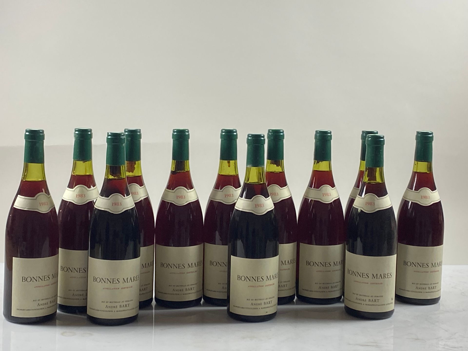 Null 12 botellas Bonnes-Mares 1983 GC André Bart (caja original)