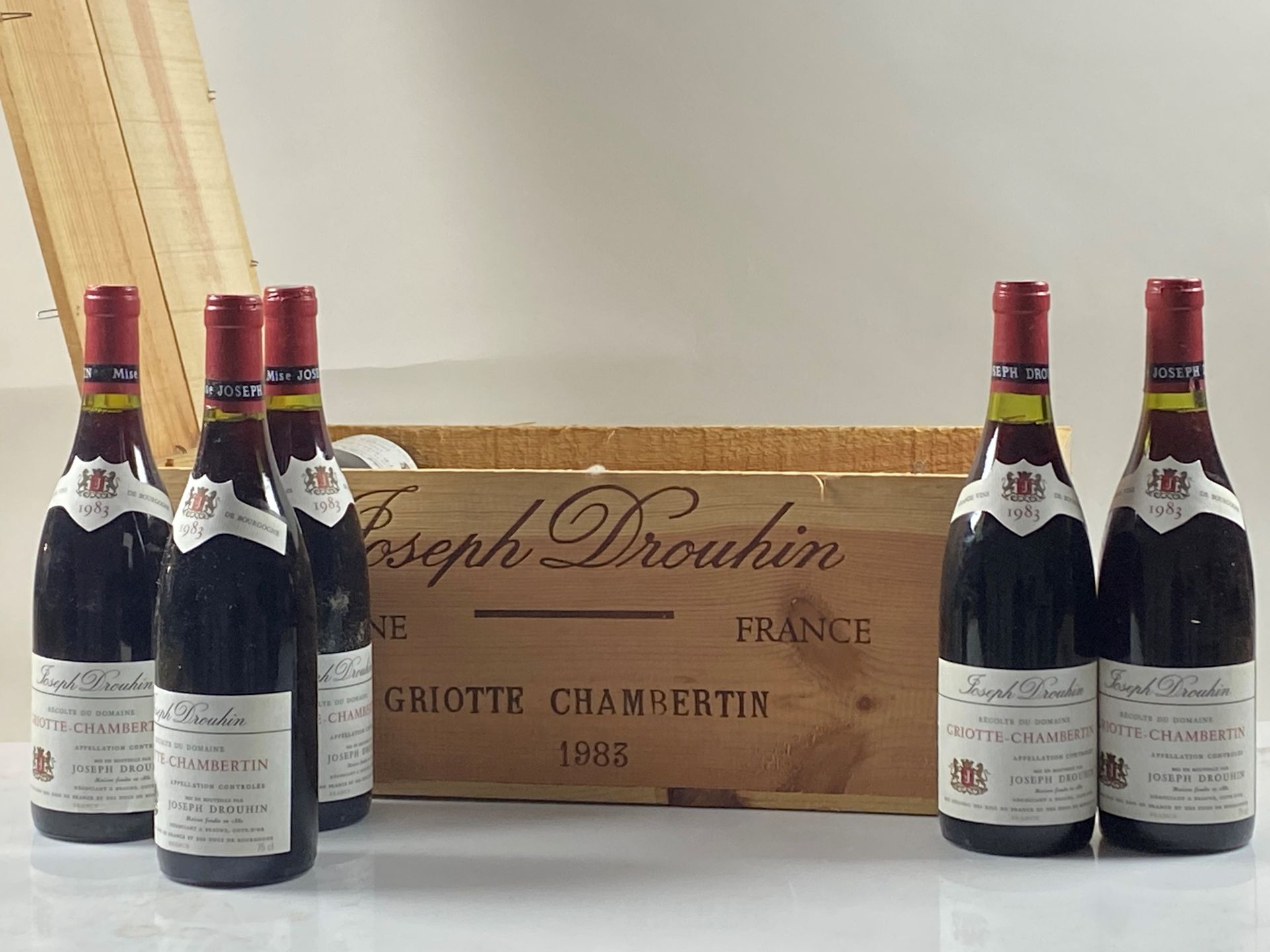 Null 12 bouteilles Griotte-Chambertin 1983 Joseph Drouhin (caisse bois)