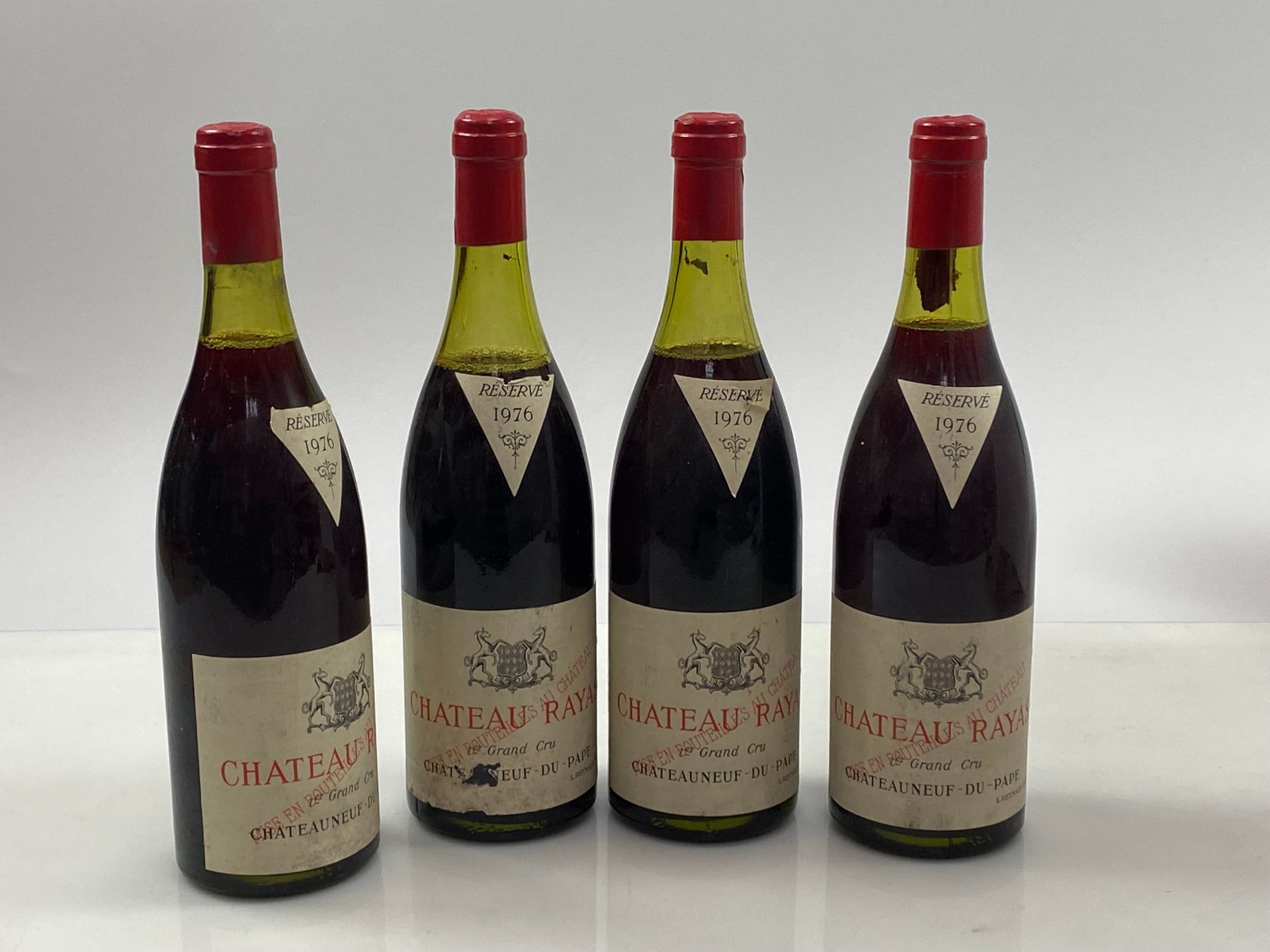Null 4 botellas Château Rayas 1976 Fam Louis Reynaud (2 a -4cm)