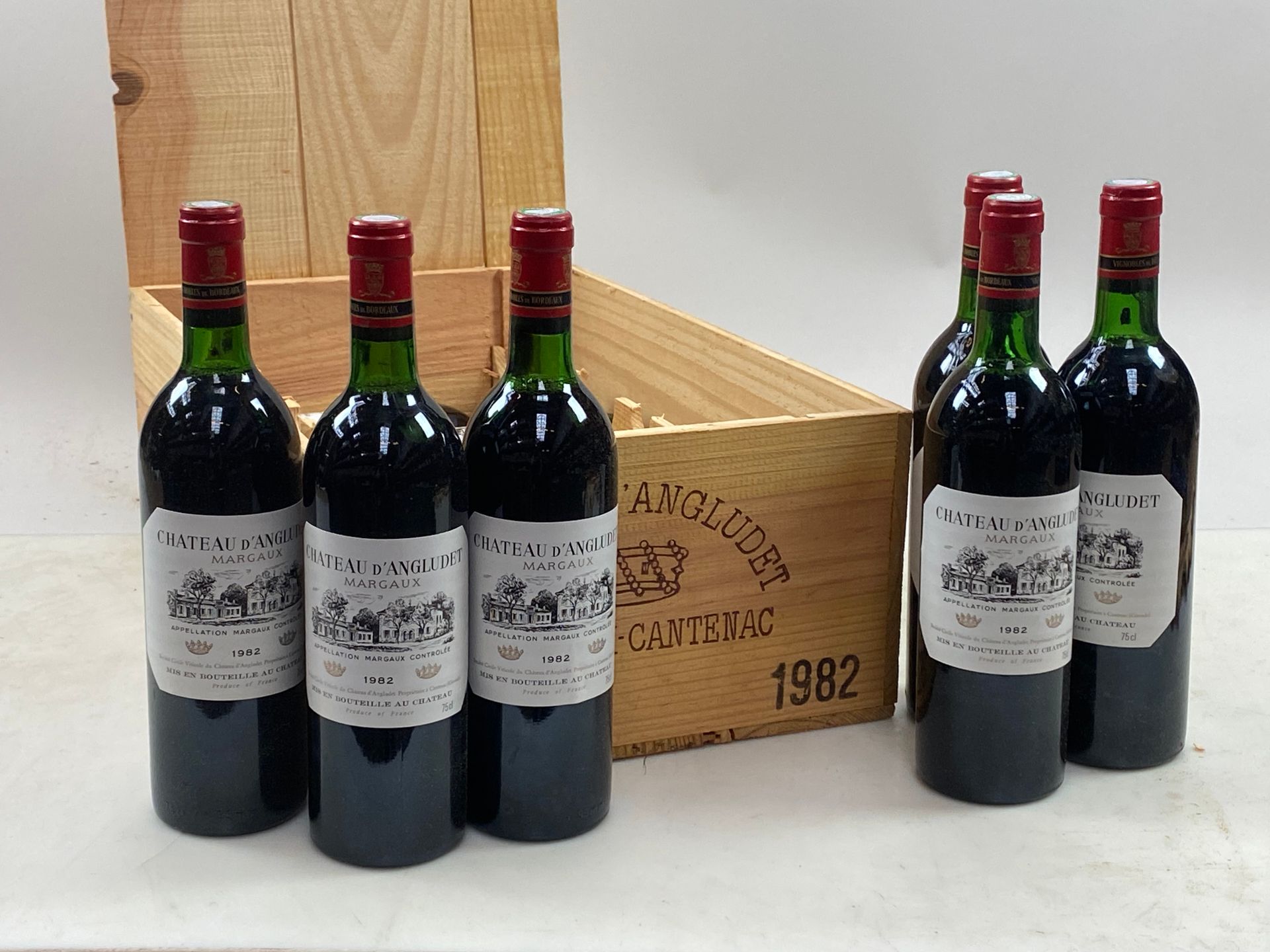 Null 12 Flaschen Château d'Angludet 1982 Cbourgeois Margaux CB (BG/NTLB)