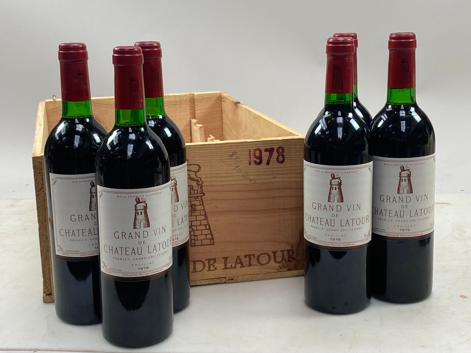 Null 12 bouteilles Château Latour 1978 1er GCC Pauillac CB (BG)