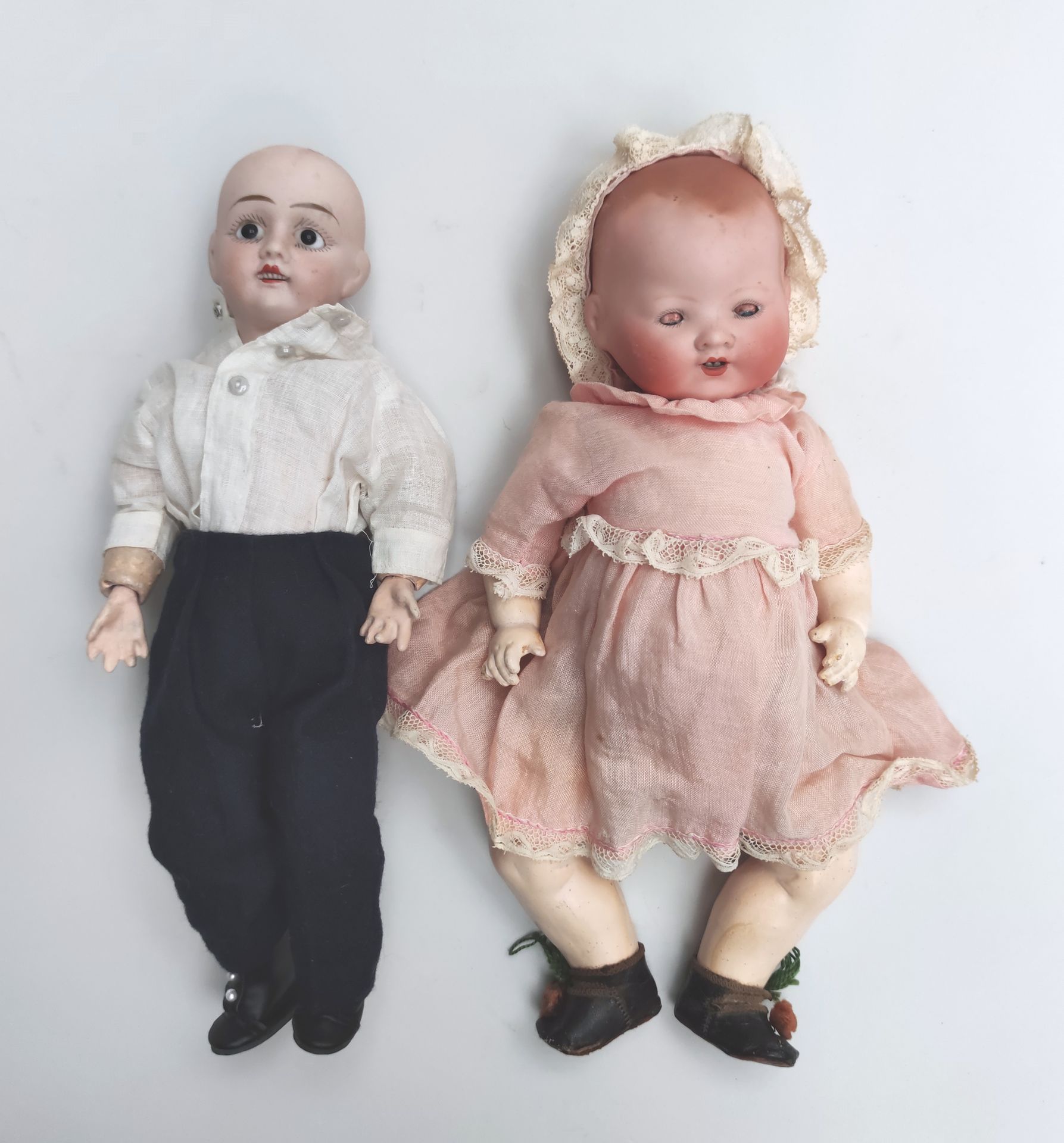 Null Set includes: 
- A full-headed Armand Marseille doll, mold 351-12k, sleepin&hellip;