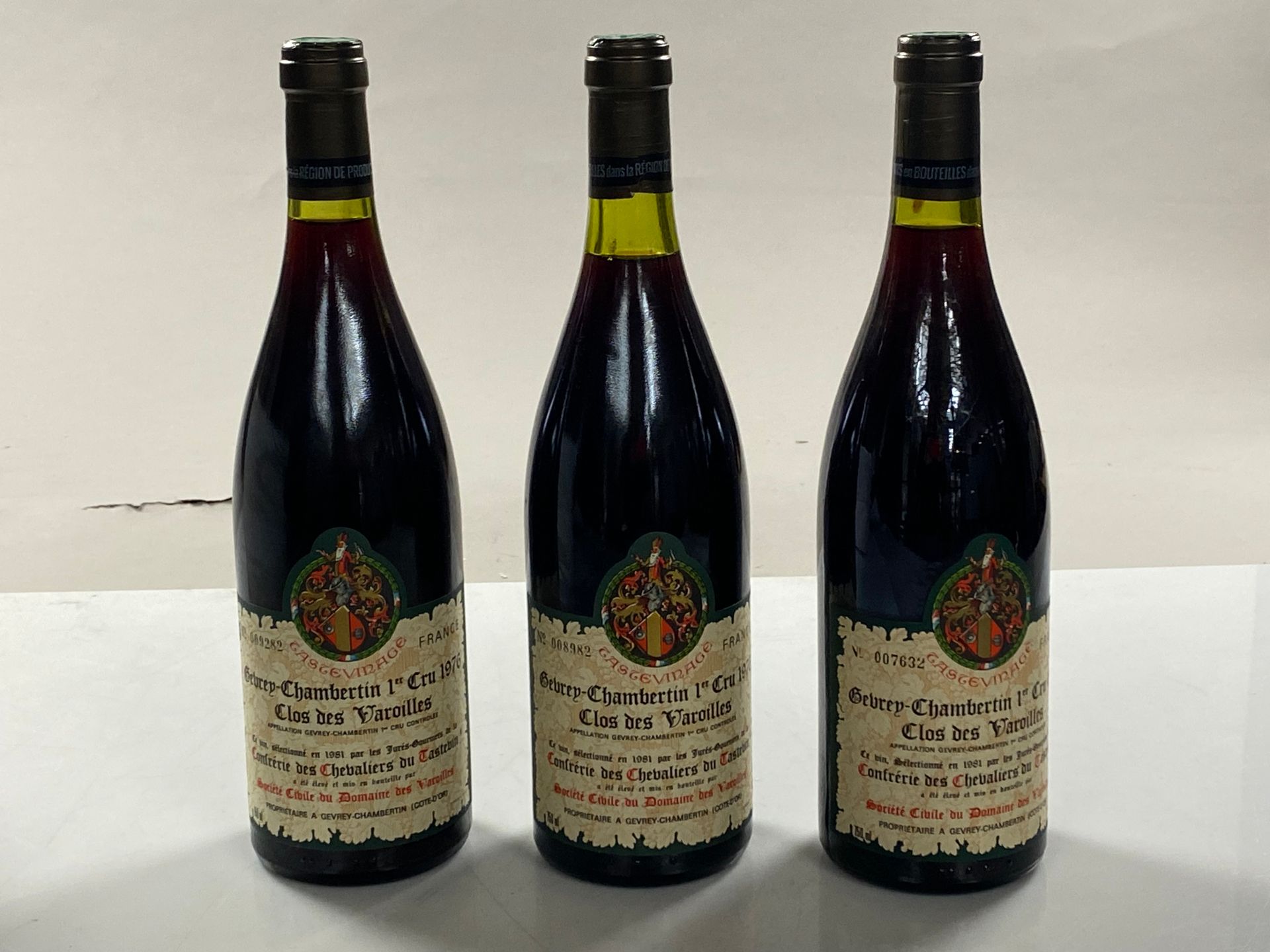 Null 3 bottiglie Gevrey-Chambertin Clos des Varoilles 1976 1er C Dom des Varoill&hellip;