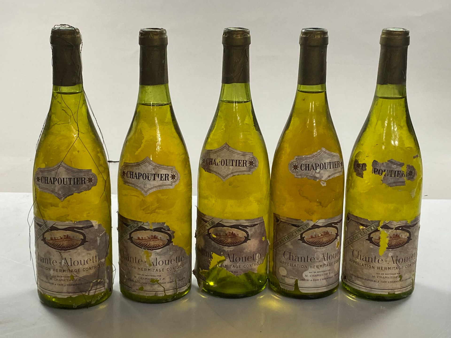 Null 5瓶Hermitage Grande Cuvée Chante-Alouette白葡萄酒推定为1976年的Chapoutier（标签被撕毁且损坏严重）&hellip;