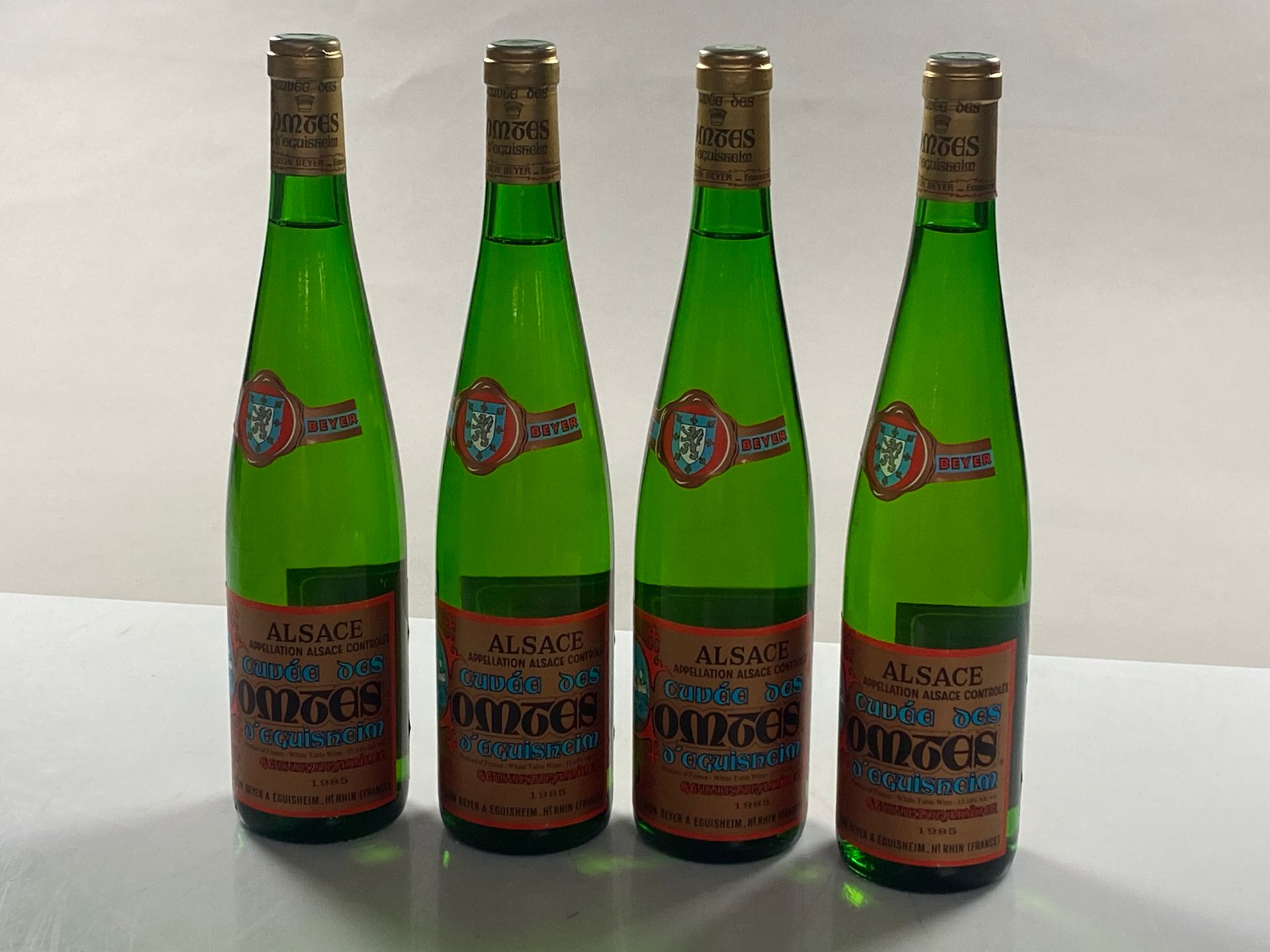 Null 4 botellas Gewurztraminer Cuvée des Comtes d'Eguisheim 1985 Léon Beyer