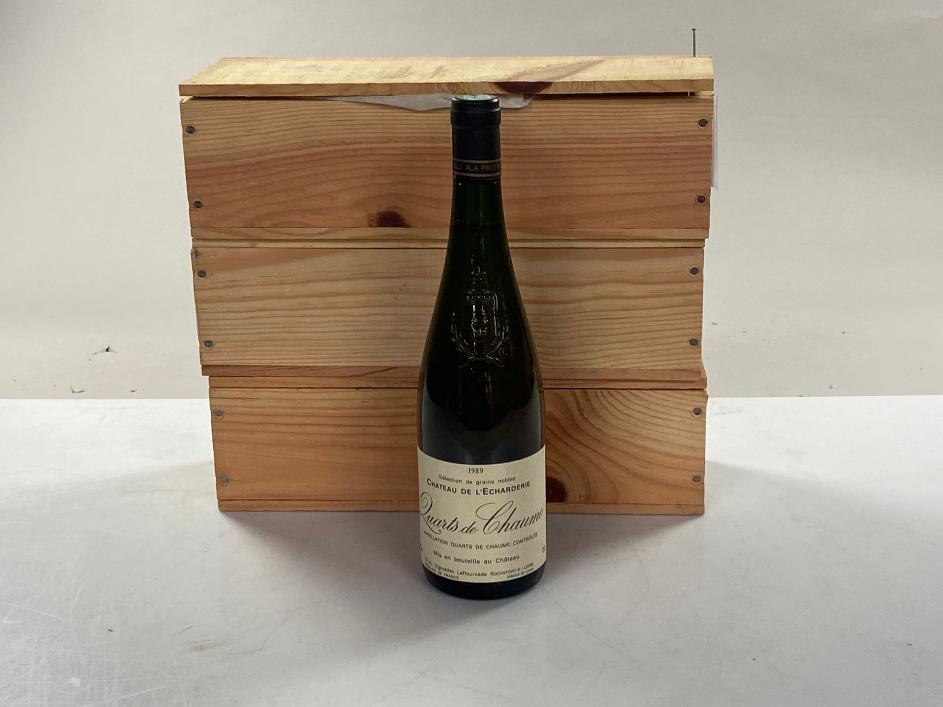 Null 3 bottiglie Château de l'Echarderie 1989 Quarts de Chaume (casse di legno)