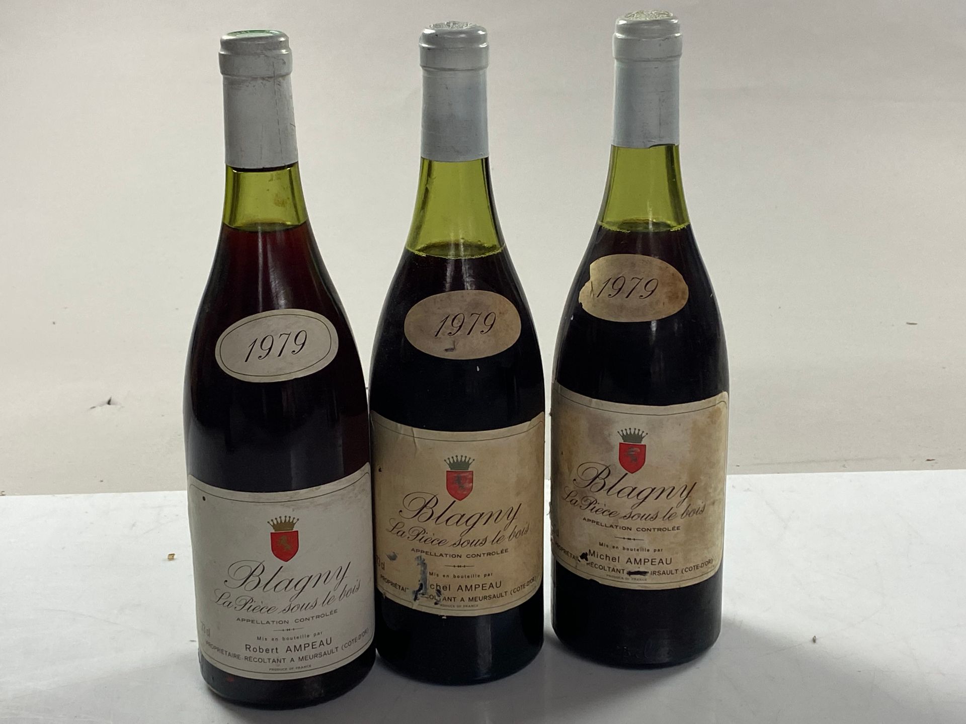 Null 3 bottles Blagny La Pièce sous le Bois 1979 1er C Michel Ampeau (2 to 4 cm)