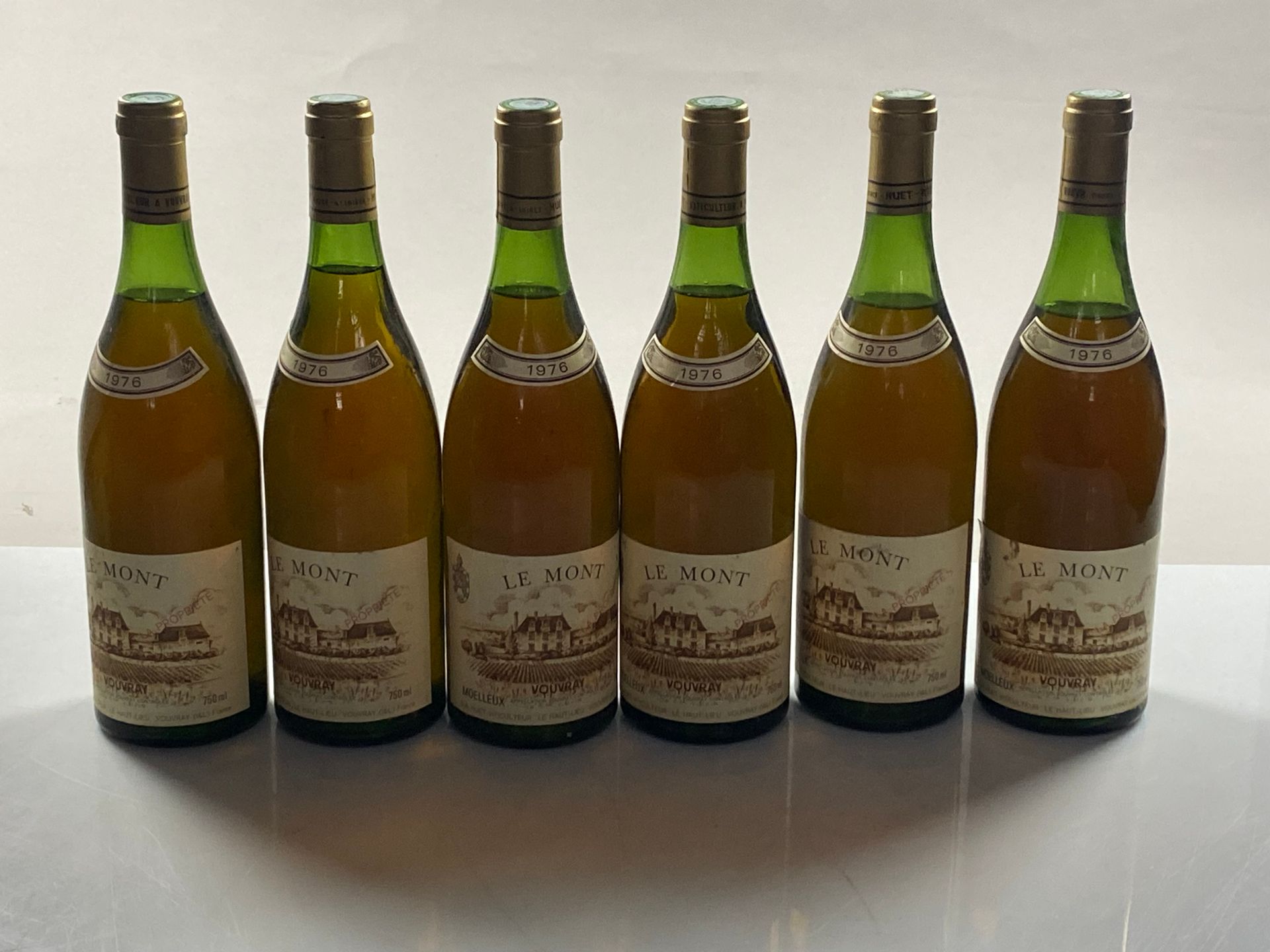 Null 6 bouteilles Vouvray le Mont Moelleux 1976 Domaine Huet (2 à 3,5, 3 à 4,5)