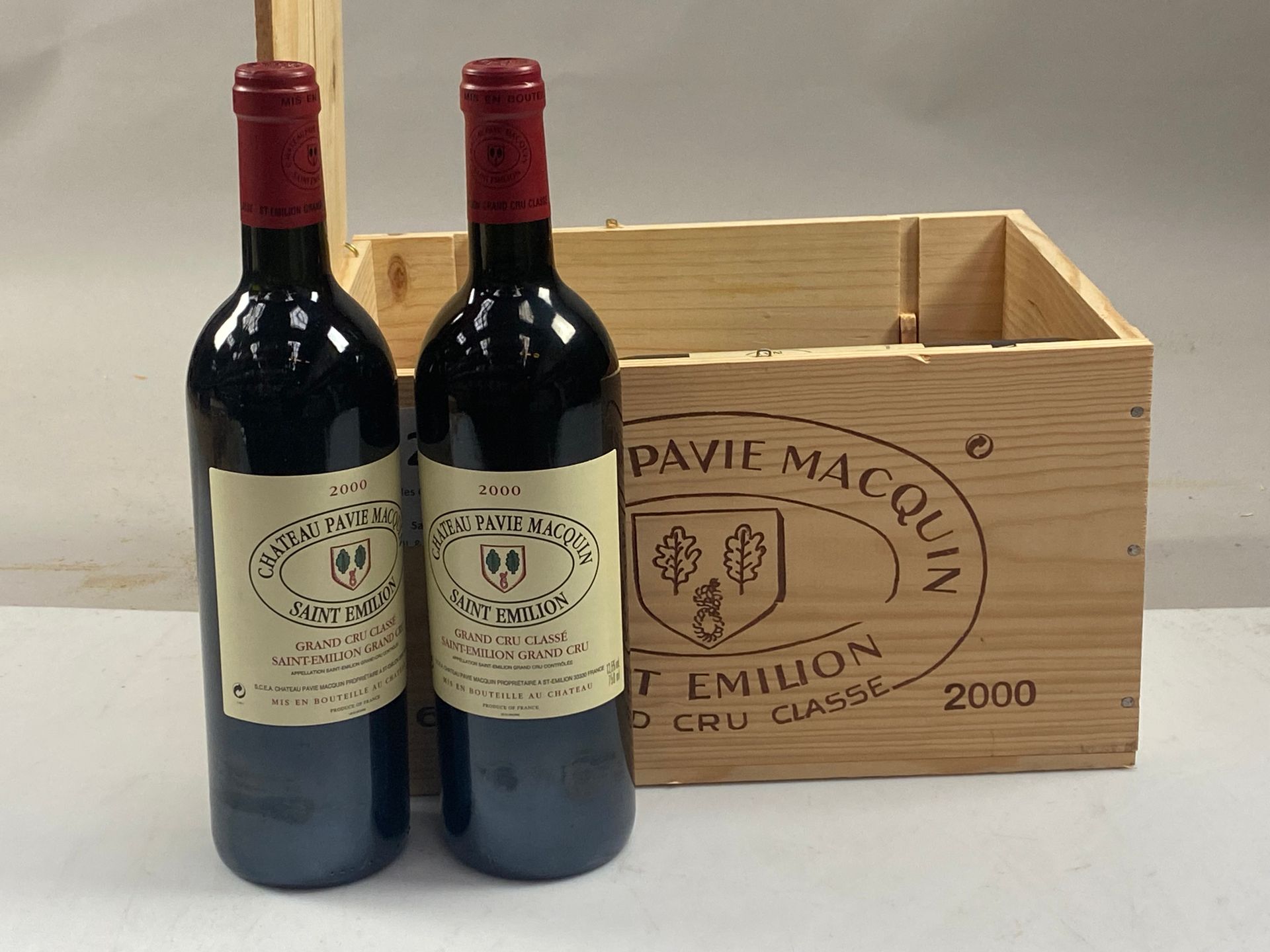 Null 6 bottles Château Pavie-Macquin 2000 1er GCC B Saint-Emilion CB
