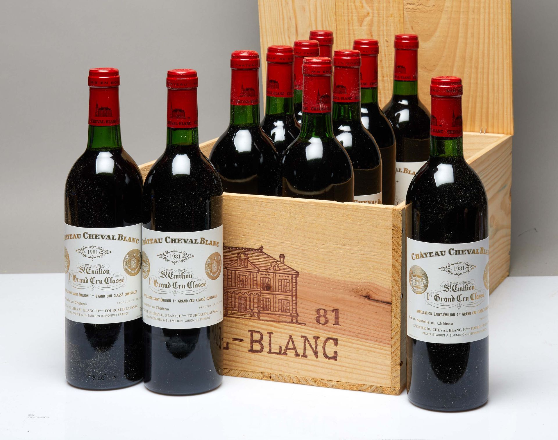 Null 12 bouteilles Château Cheval Blanc 1981 1er GCC A Saint-Emilion CB