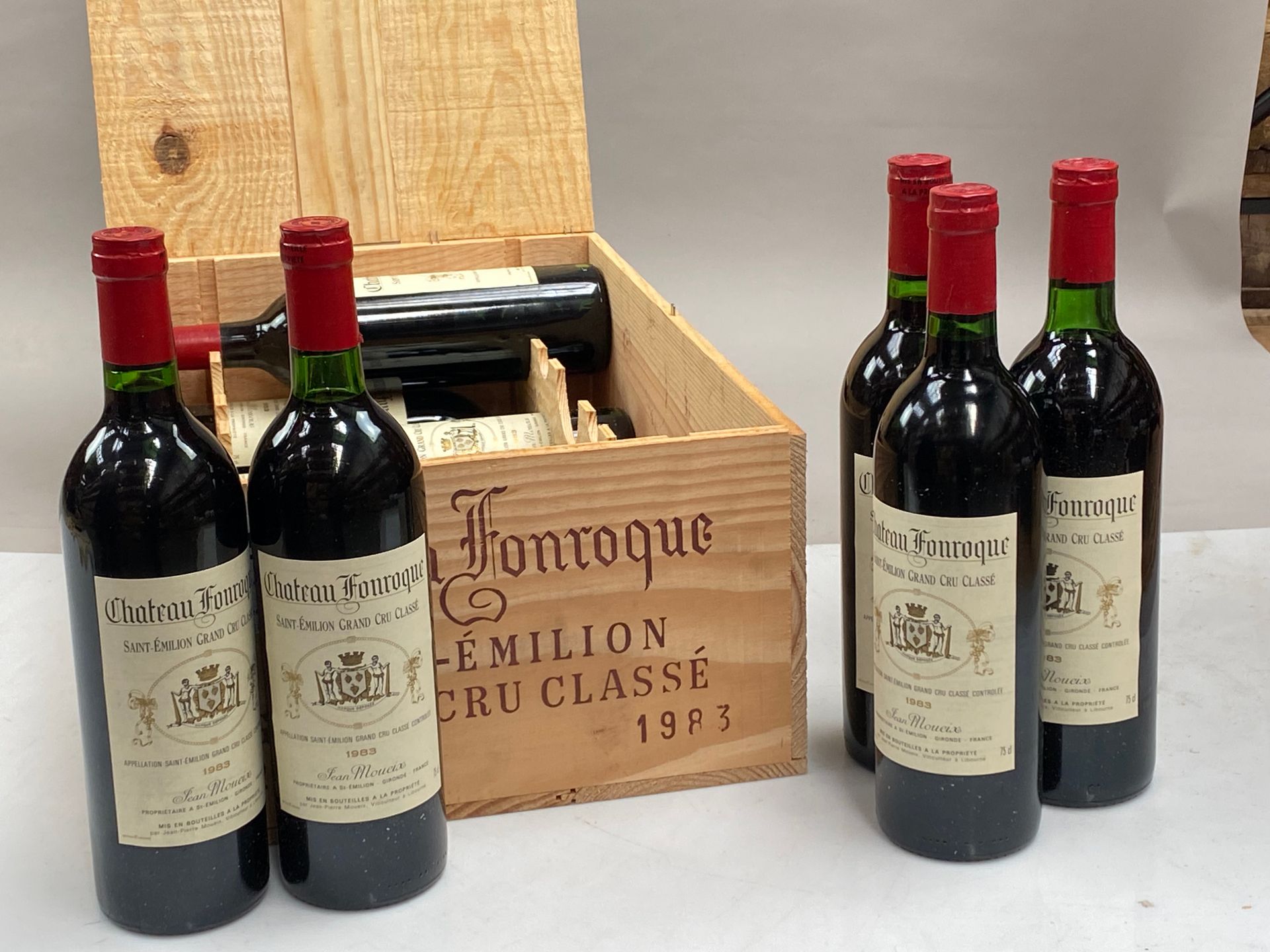 Null 12 bottles Château Fonroque 1983 GCC Saint-Emilion CB (5 BG)