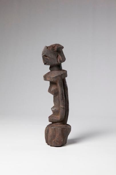 Null TAGBANA, Statue féminine en bois lourd à patine noire de la région de Katio&hellip;
