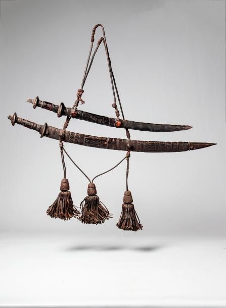 Null MANDINGUE, Mali/Guinée. Epée de cérémonie avec son fourreau gainé de cuir, &hellip;