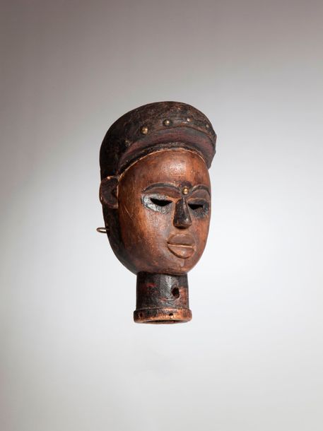 Null KONGO, RDC. Très ancien masque cimier à profonde patine d'usage, des clous &hellip;