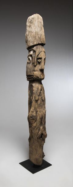 Null Gato, Ethiopie. Statue féminine en bois lourd, érodé "Waga", représentation&hellip;