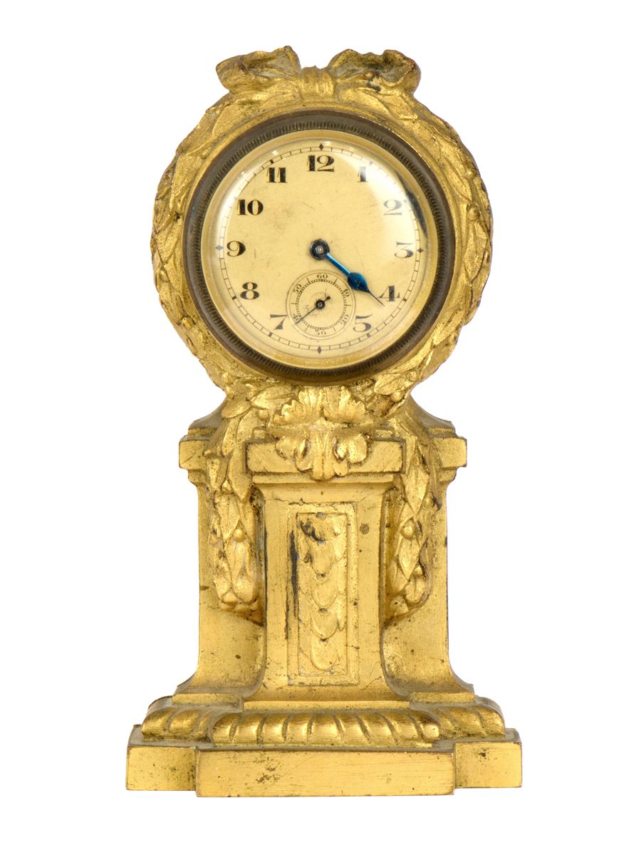 PENDULE BORNE, 19ème SIECLE A small ormolu clock decorated with a laurel wreath.&hellip;