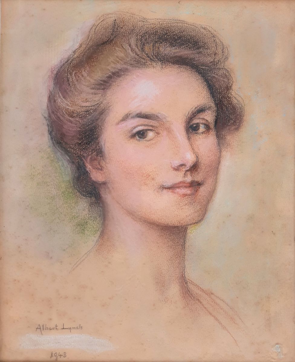 ALBERT LYNCH (1860-1950) 一个年轻女人的肖像，1943年
纸上油彩铅笔和粉笔，左下方有签名和日期。

出处 : 蒙特卡洛Fulchiro&hellip;