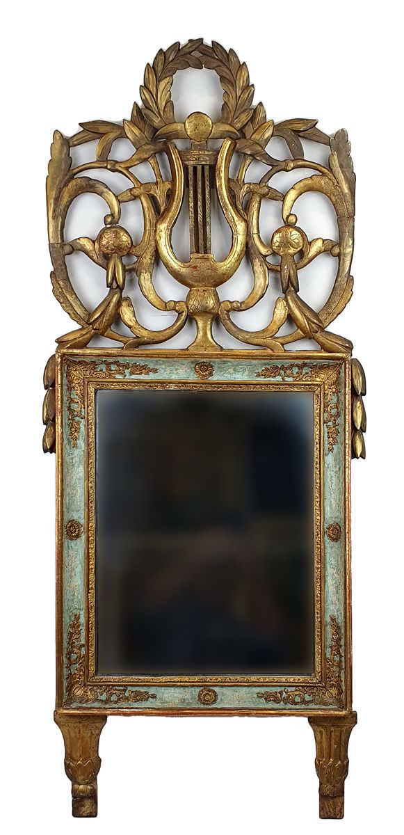 FRANCE, DIRECTOIRE DEBUT 19ème SIECLE 优雅的镜子与踏板
长方形的部分，在浅蓝色的漆背景上装饰着精美的金粉饰，顶部是一个琴形&hellip;