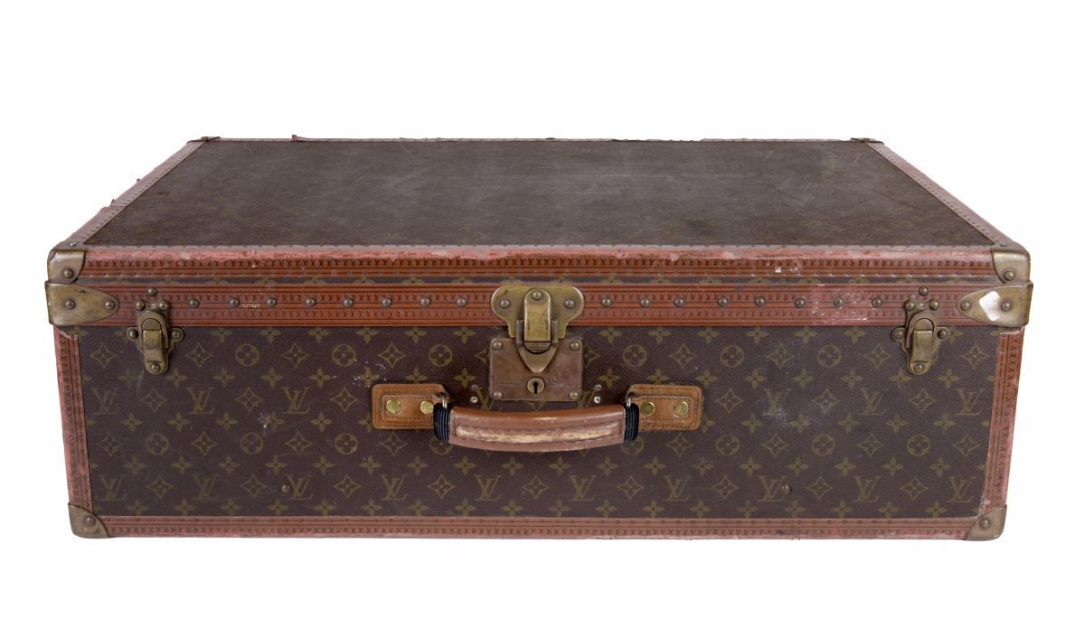 LOUIS VUITTON Large suitcase, monogram canvas, lozined edges, reinforced corners&hellip;