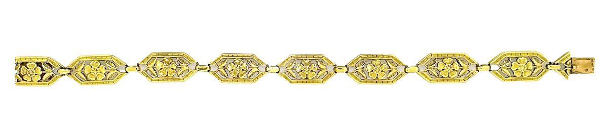BRACELET SOUPLE 
以18K(750)黄金为材质，风格为钻石形元素，有镂空花朵。

毛重：26.64克 - 长度：19.5厘米

出处：富尔奇隆庄&hellip;