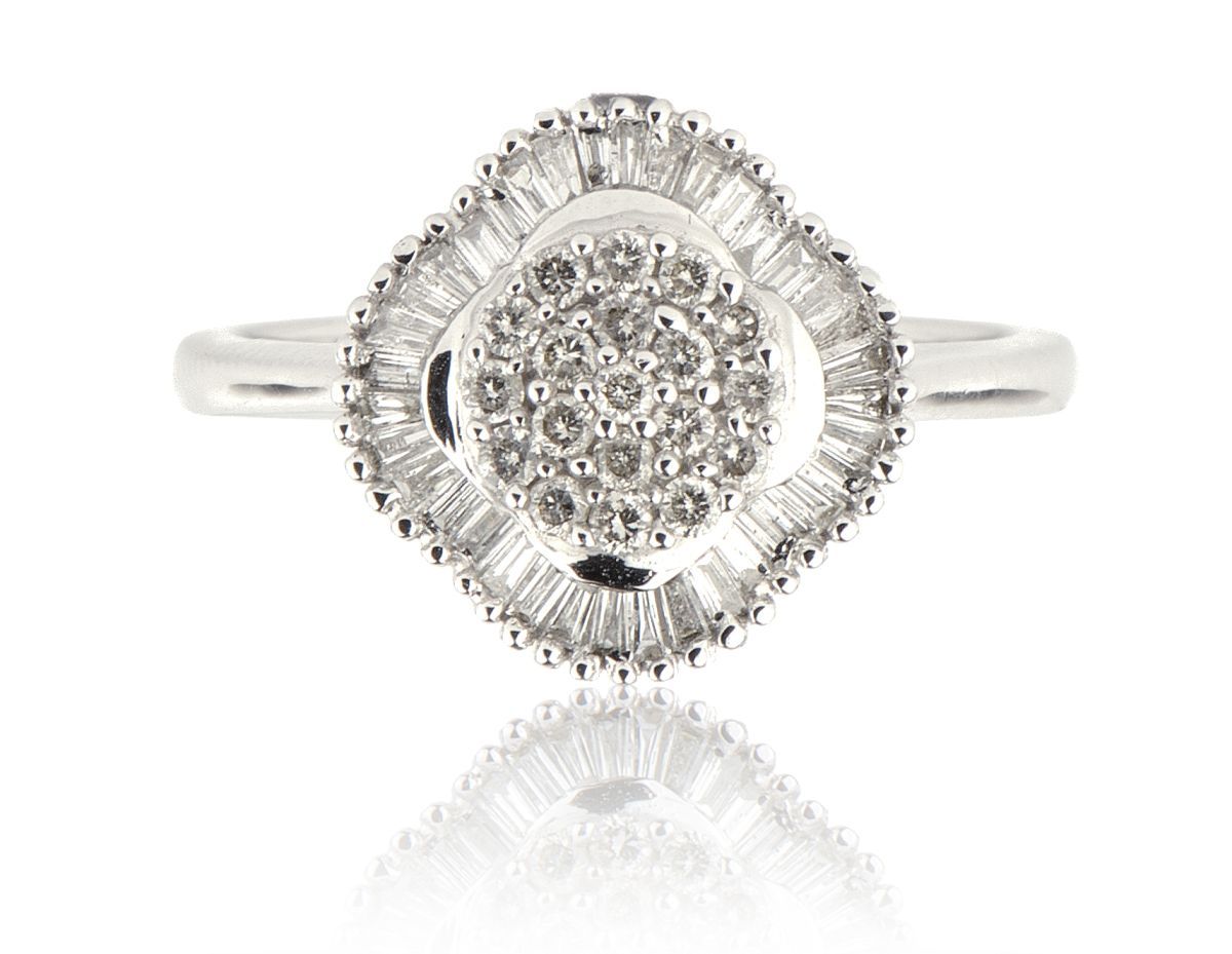 BAGUE FLEUR A diamond and 18k white gold ring.