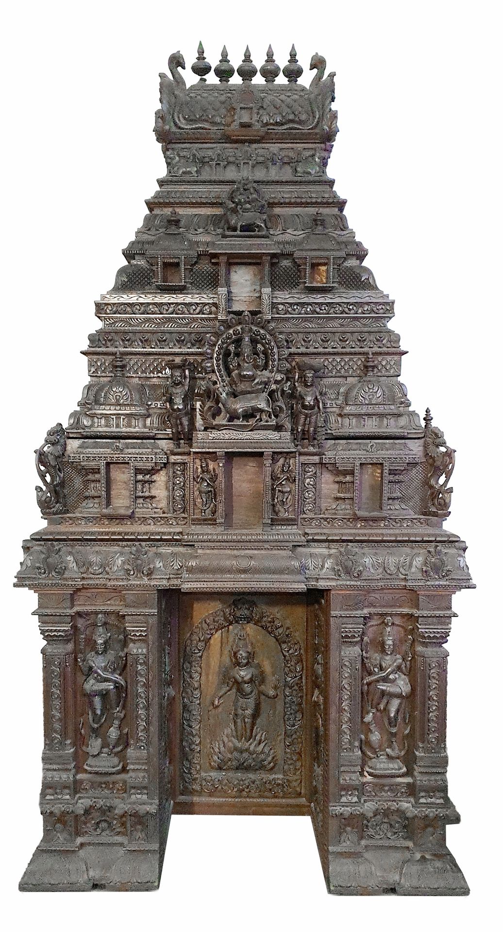 ASIE, début 20ème SIECLE 非常令人印象深刻的佛教寺庙
用异国的硬木制成，雕刻着丰富的神灵，动物，马达加斯加，龙头，卷轴等。它的前面有壁龛&hellip;