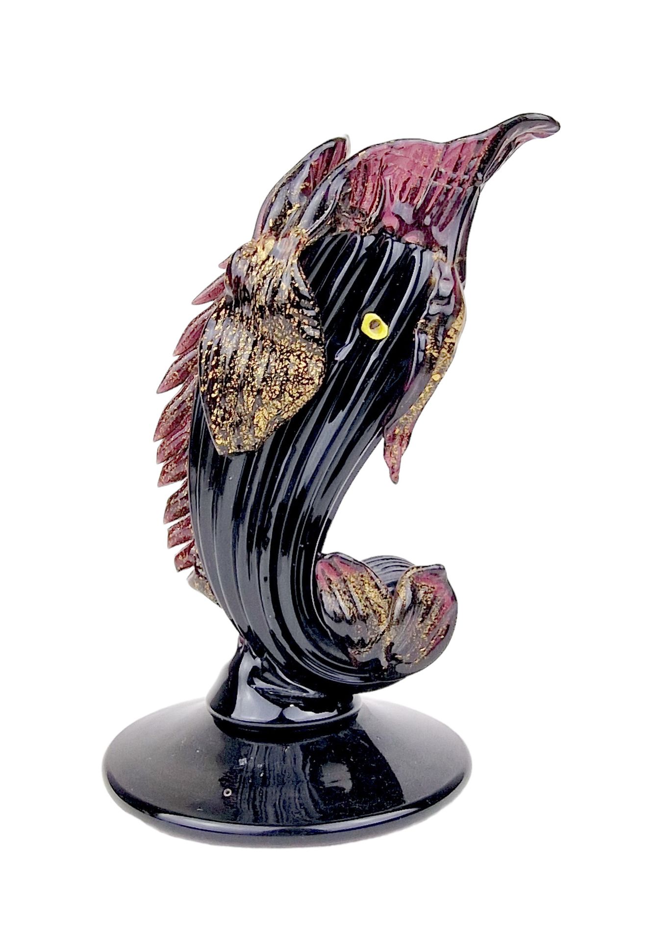 BAROVIER VERS 1950 鱼形花瓶



玻璃制品，紫水晶和镀金，鳍部有小缺口。

尺寸：高：14厘米