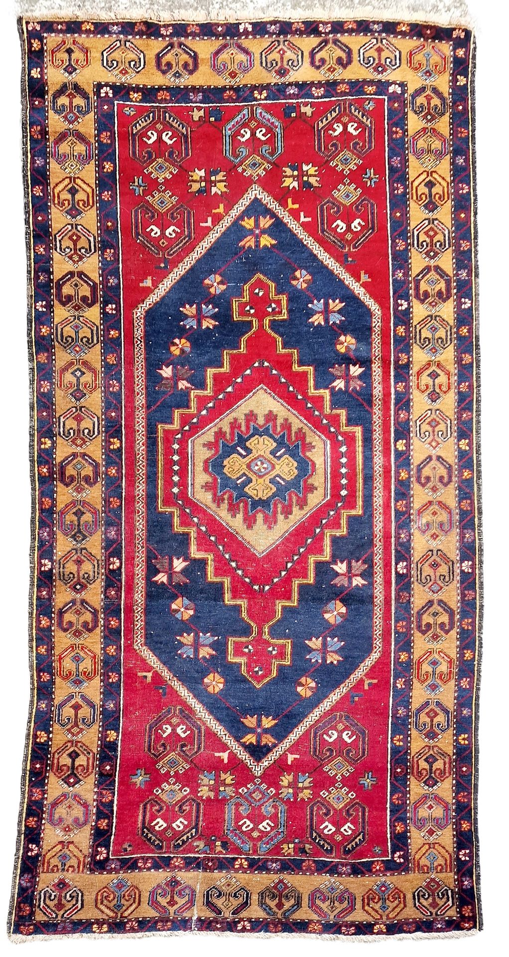 TAPIS PERSAN ANCIEN In wool, with geometric decoration. Slight wear and old rest&hellip;