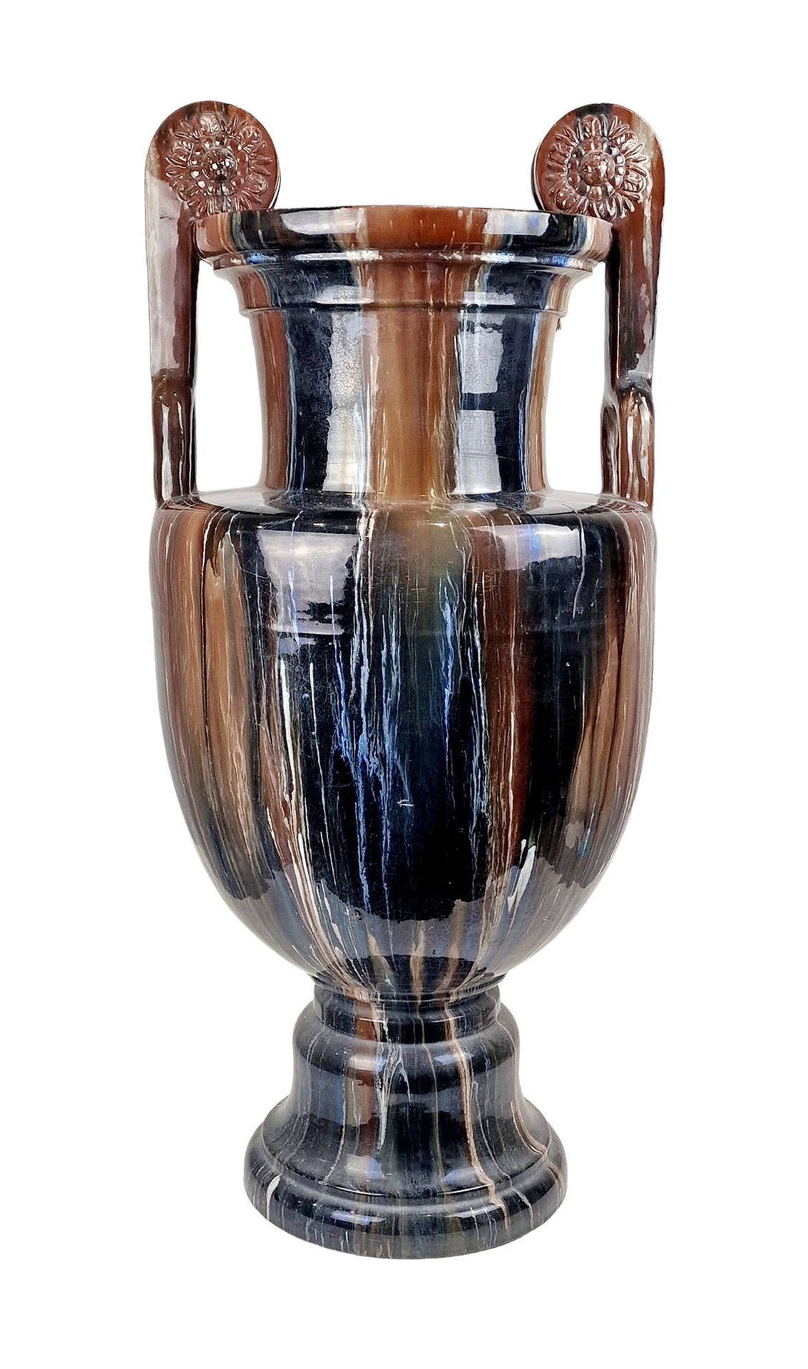 ATTRIBUE AUX ATTELIERS MASSIER, VALLAURIS 大型双耳瓶花盆



美第奇造型，黑褐色釉面陶瓷。底部有剥落。

尺寸：88&hellip;