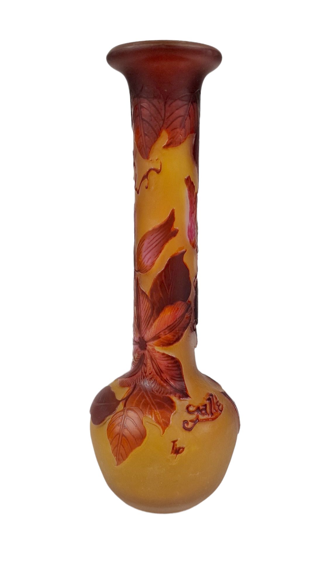 EMILE GALLE (1846-1904) 小独角兽花瓶



在多层玻璃中，在橙黄色的背景上用酸蚀法刻有深浅不一的紫褐色花卉装饰。签名为Gallé。

尺&hellip;