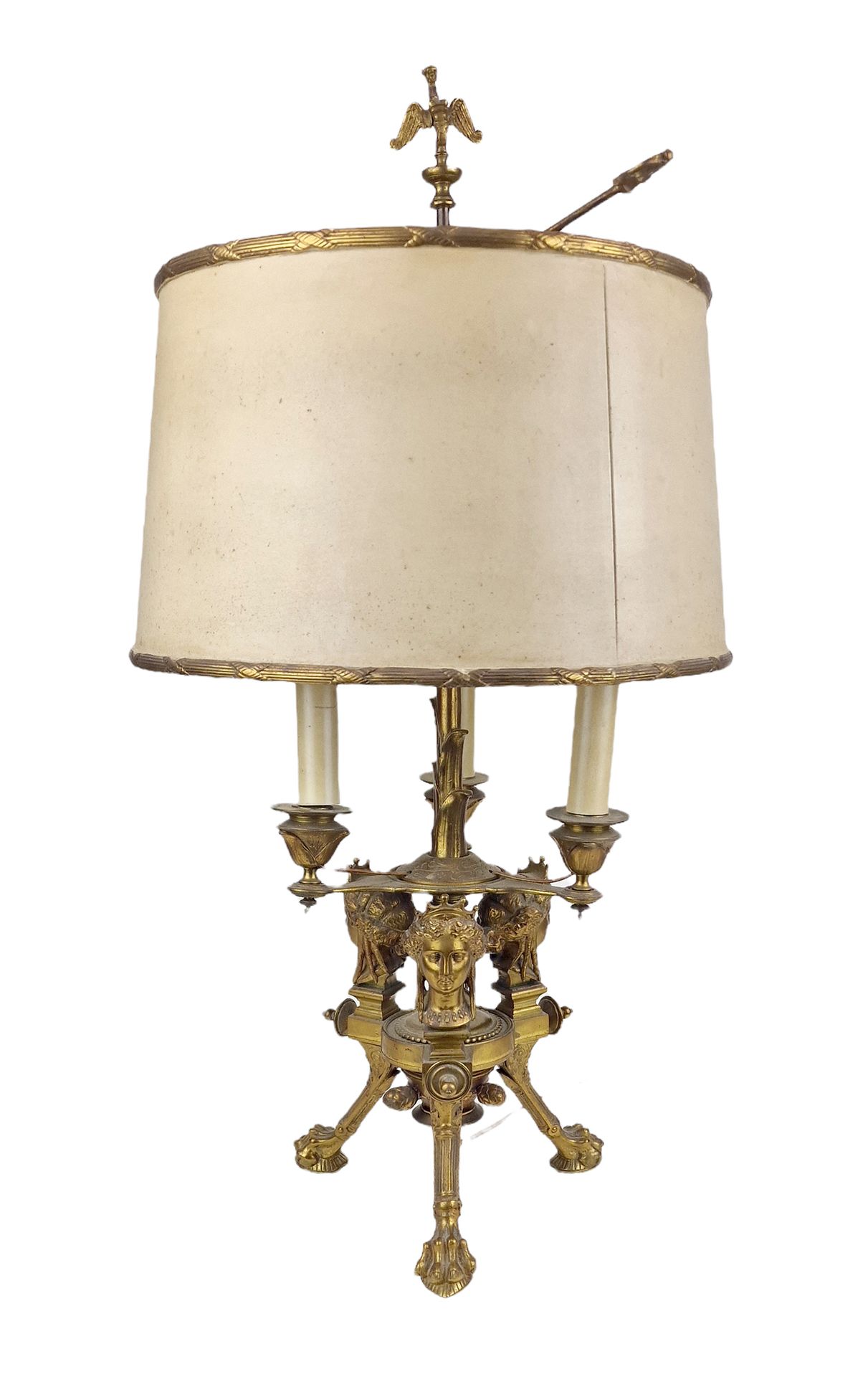 LAMPE BOUILLOTE A L'ANTIQUE In bronzo dorato, con tre bracci di luce stilizzati &hellip;