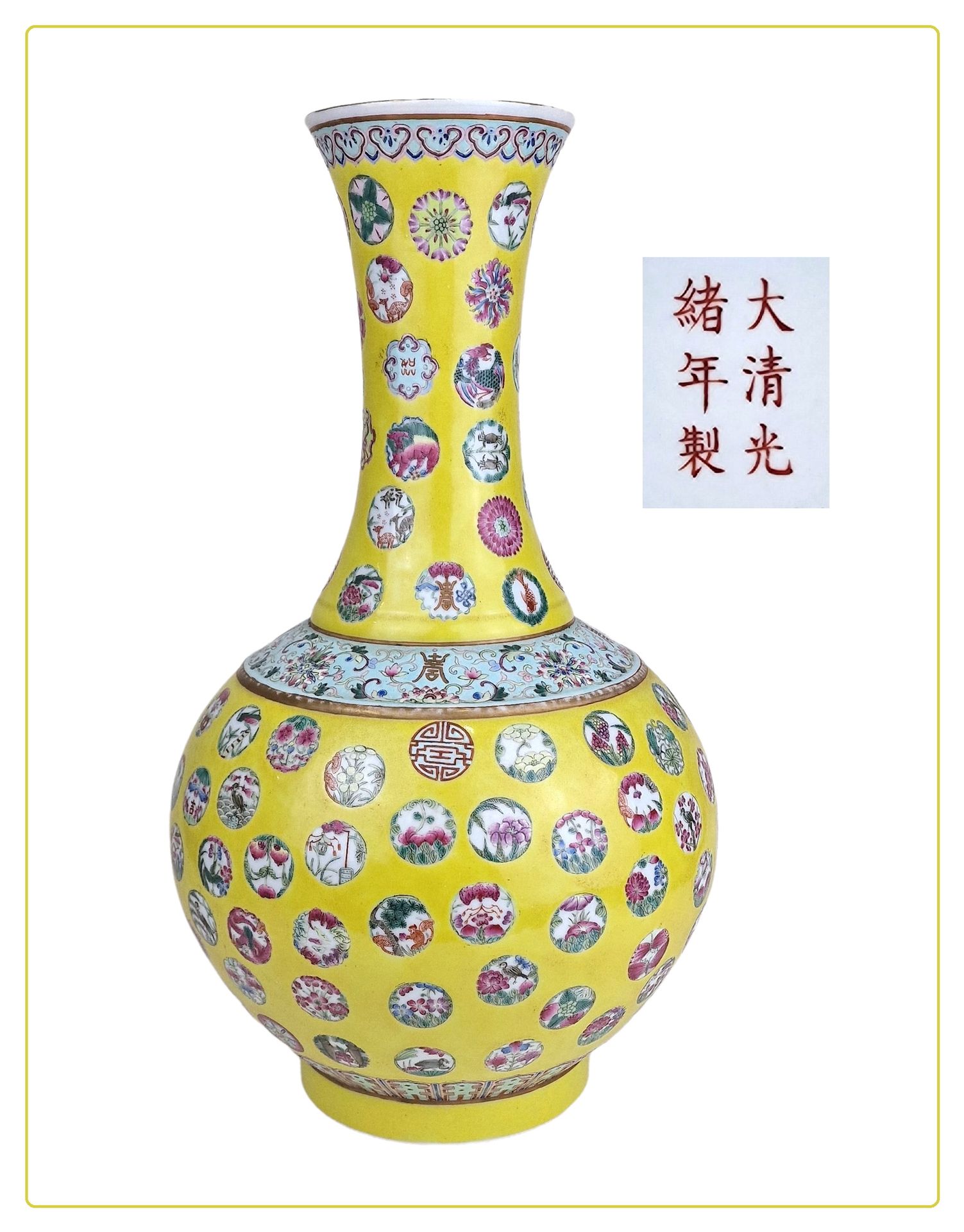 CHINE, GUAN XU Important vase balustre



En porcelaine au décor de réserves en &hellip;
