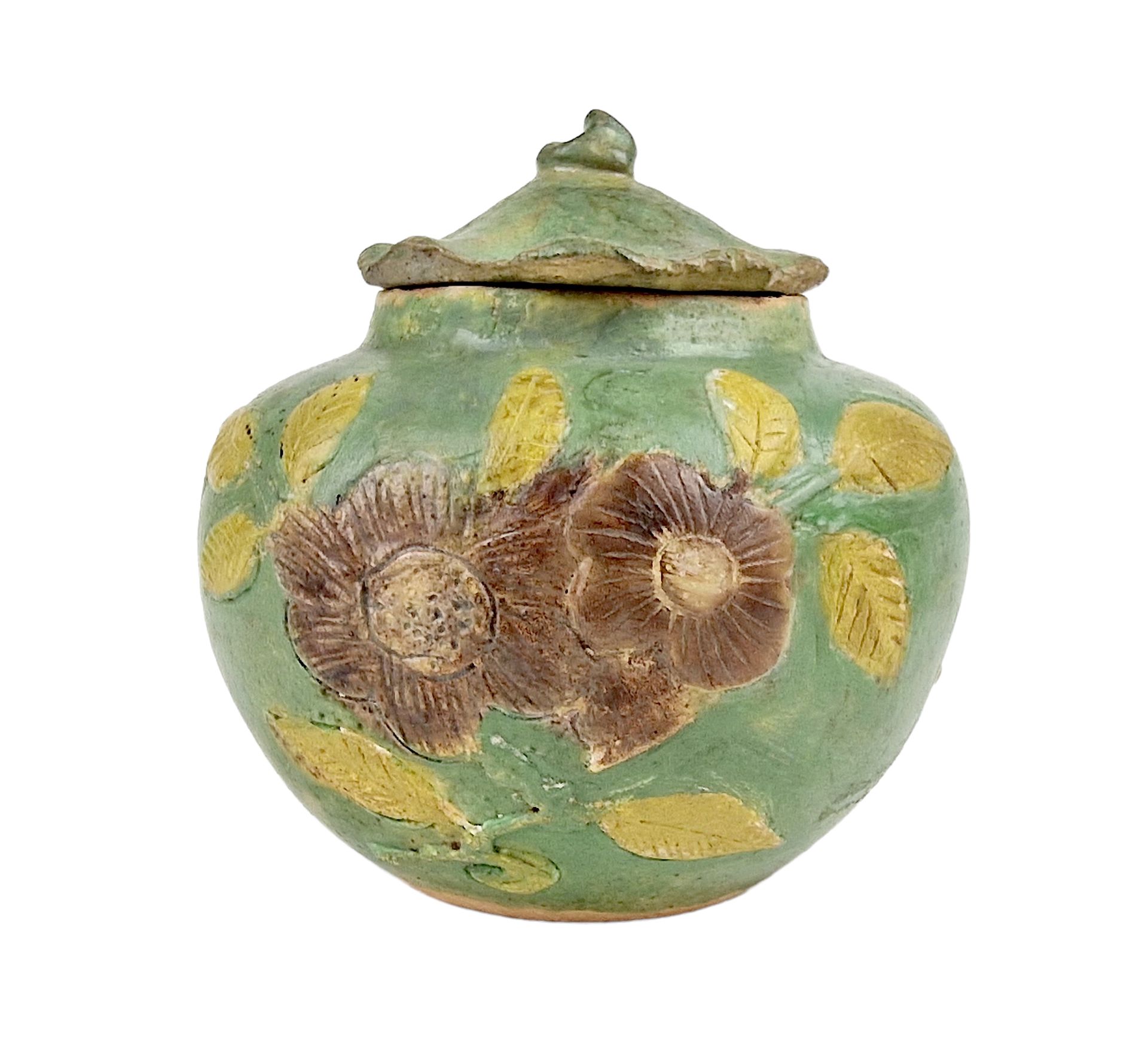ASIE, 19ème SIECLE 有盖的锅



陶器中绘有叶子的多色装饰。修复。

尺寸：9 x 10 cm