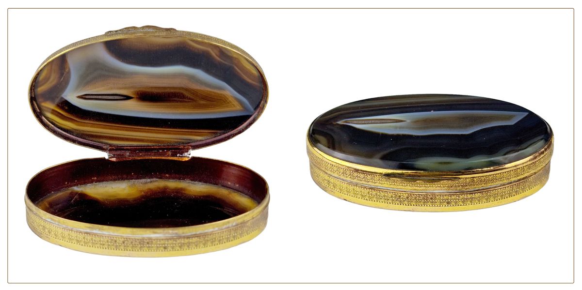 BELLE BOÎTE EN AGATE Of oval form, the lid with hinge, the edges out of gilded m&hellip;