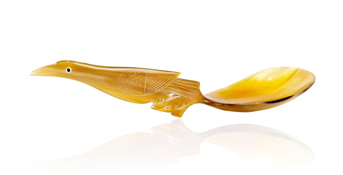 GRANDE CUILLERE A L'OISEAU In horn, the handle stylized of a bird.
Dimensions : &hellip;
