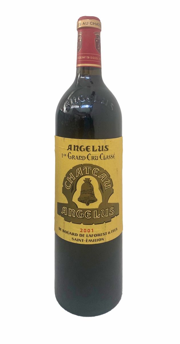 CHÂTEAU ANGELUS 2001 法国，波尔多，圣埃米利永1级特级酒庄
1瓶75cl
状况良好，水平在颈部中段和顶端之间。
