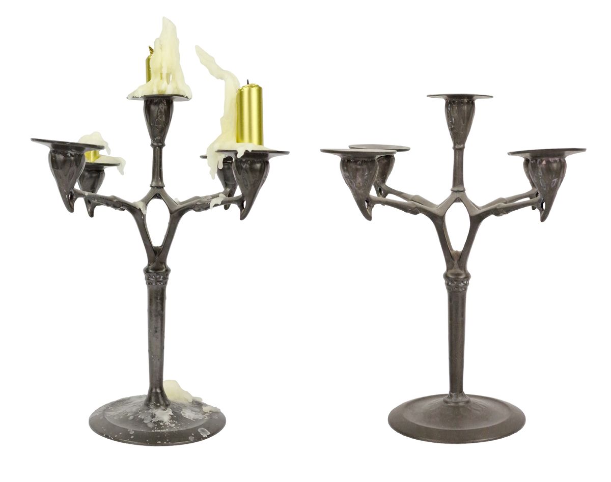 FATTORINI & SONS BRADFORD 一对新艺术风格的烛台

有五个光臂，用锡制的艺术，大约在1910年由英国的Fattorini & Sons &hellip;
