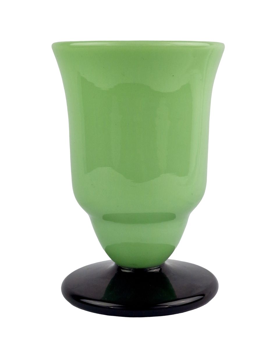 DAUM NANCY France Vase on stand

In celadon green glass on a black glass foot si&hellip;