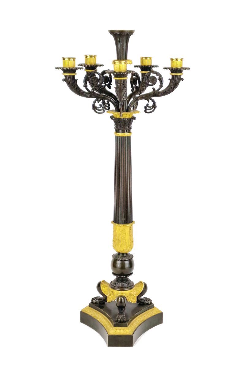 FRANCE, D'EPOQUE RESTAURATION Elegante candelabro Regreso de Egipto
En bronce co&hellip;