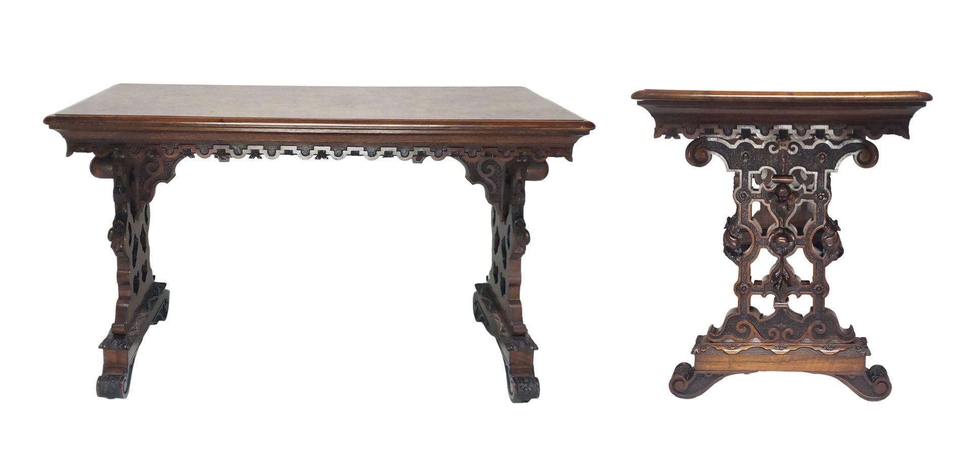 ELEGANTE TABLE DE BIBLIOTHEQUE 新文艺复兴风格，胡桃木雕刻精美，安放在两条宽大、部分镂空的腿上。 
尺寸：74 x 122 x 6&hellip;