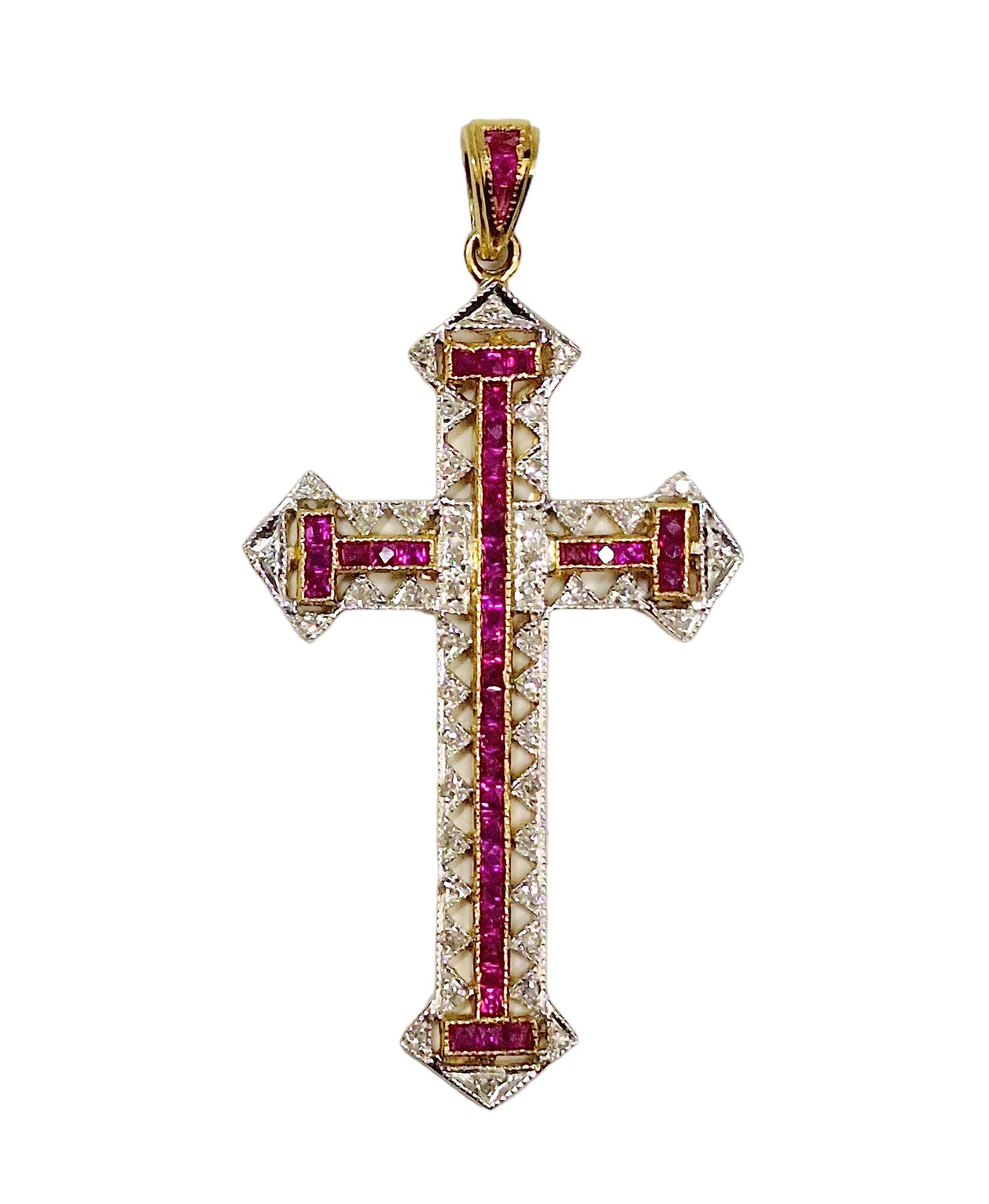 PENDENTIF CROIX En or jaune 18k (750) ajouré, stylisé d'une croix sertie de rubi&hellip;
