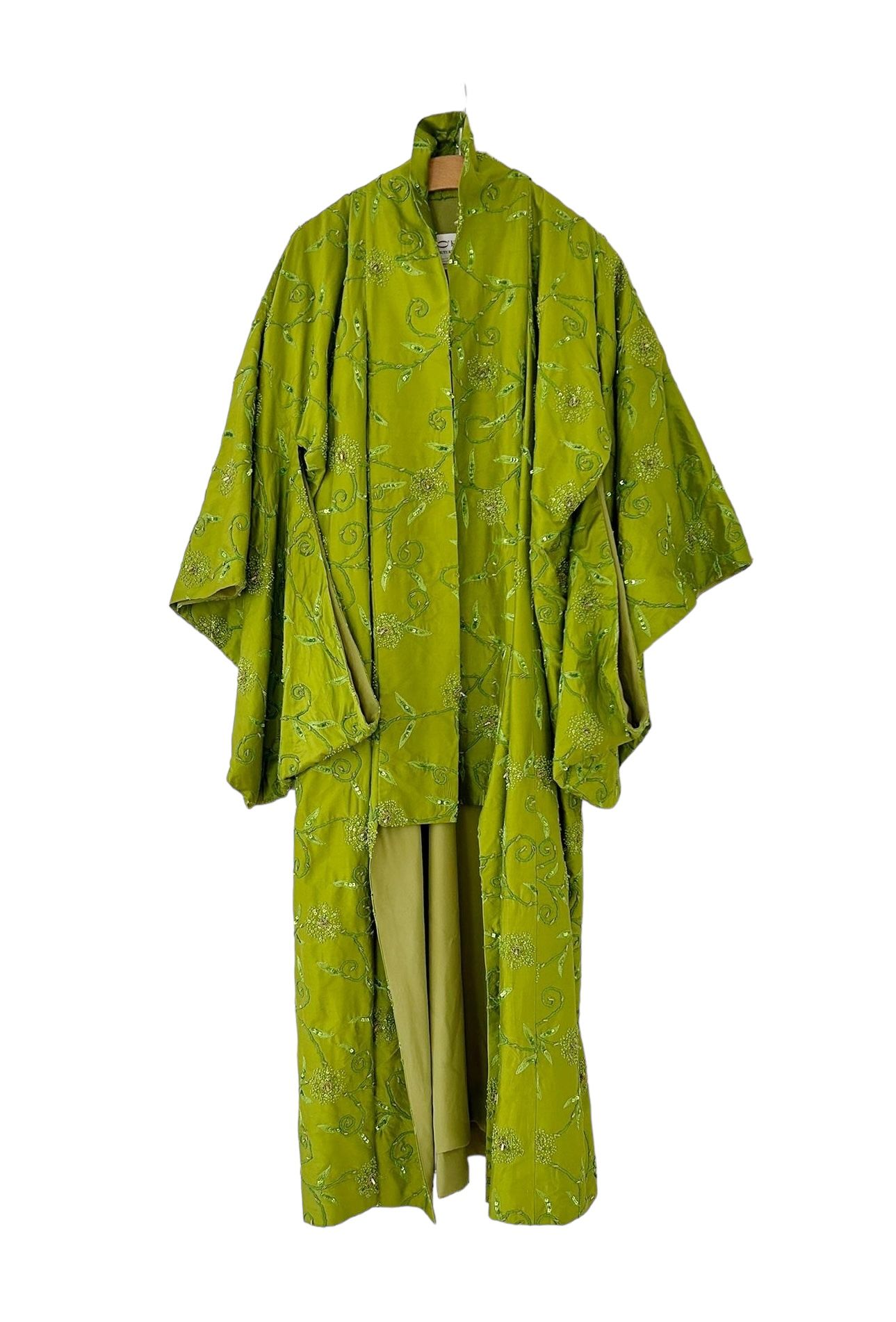 PIO O' KAN - Kimono dame En soie de tonalité verte, brodée et ornementée de pail&hellip;