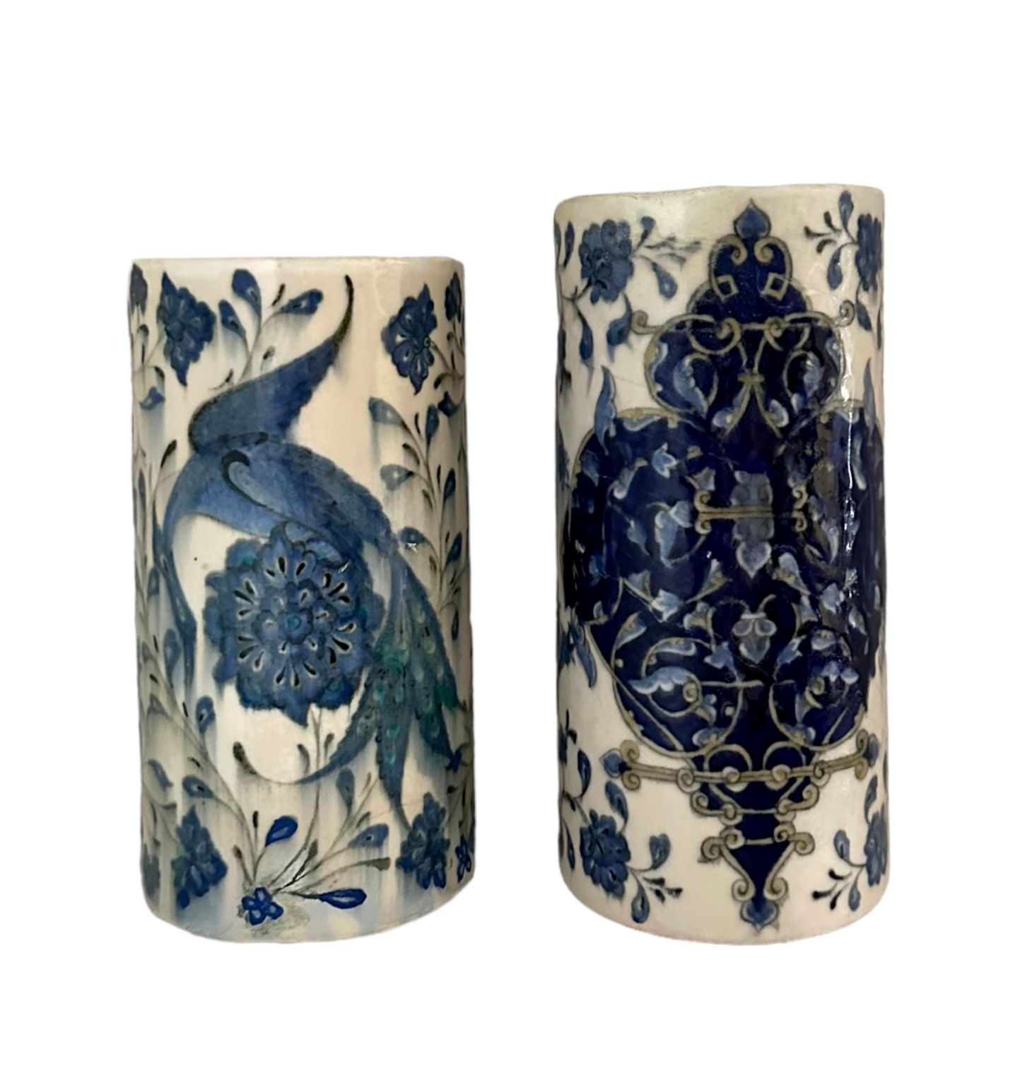Two Kütahya Ceramic Vases Deux bols en céramique Kütahya, Deux vases cylindrique&hellip;
