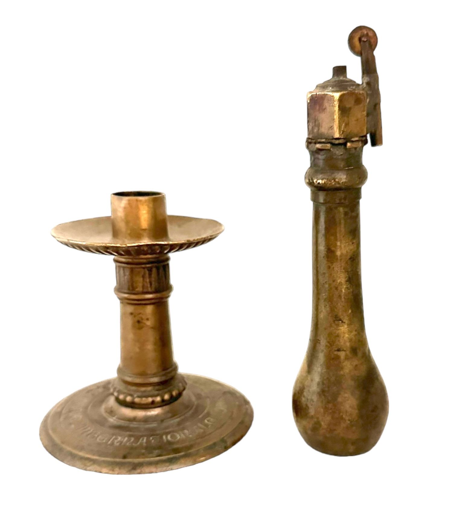 Bronze Candlestick and Lighter Chandelier et briquet en bronze estampé de fabric&hellip;