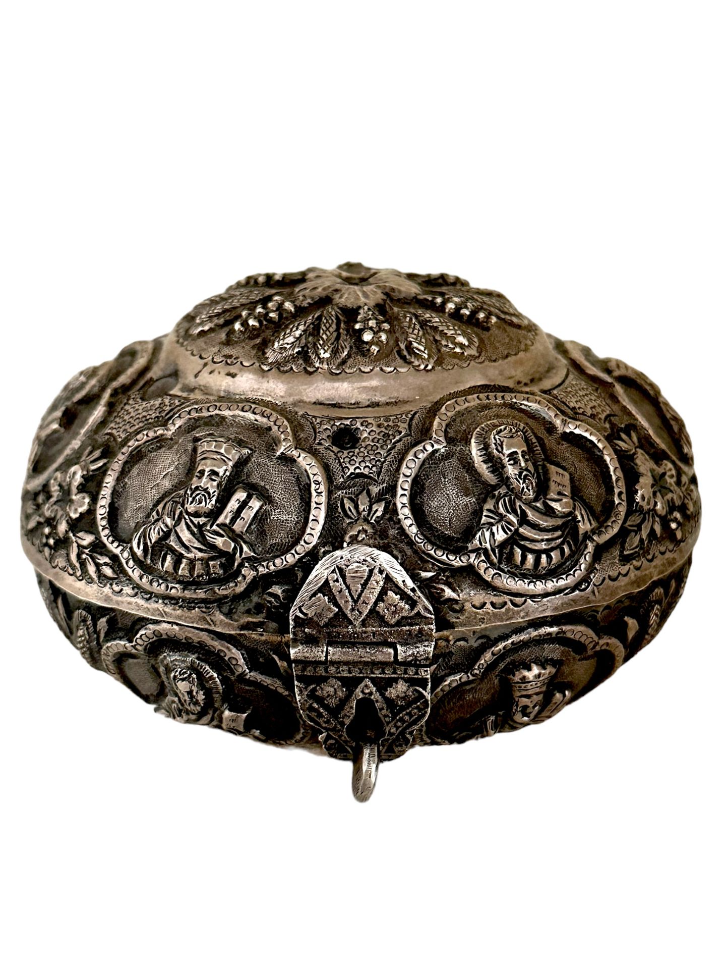 18th Century Silver Armenian Repousse Box with Ottoman Tughra Portagioie ottoman&hellip;