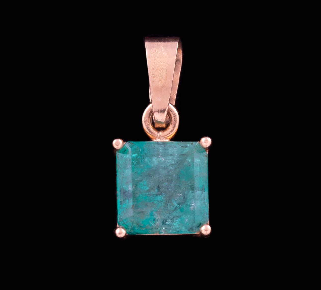 Null PENDANT WITH NATURAL EMERALD IN 18 KT YELLOW GOLD Made in 18 kt yellow gold&hellip;